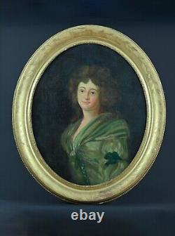 Antique oil painting portrait of a young woman, quality 18th century, oval frame, gold wood