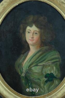Antique oil painting portrait of a young woman, quality 18th century, oval frame, gold wood