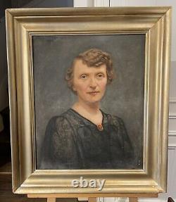 Former Oil On Canvas Painting Portrait Of An Elegant 1937 Signed J. Hunkemoller