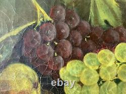 Translation: 'Old Still Life Painting with Grapes, Oil on Canvas, Signed'