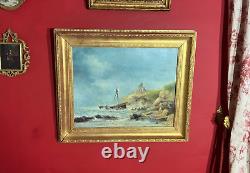 Ancienne huile sur toile signée représentant une marine animée, cadre doré