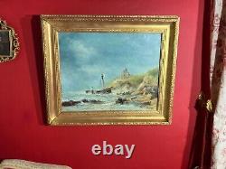 Ancienne huile sur toile signée représentant une marine animée, cadre doré